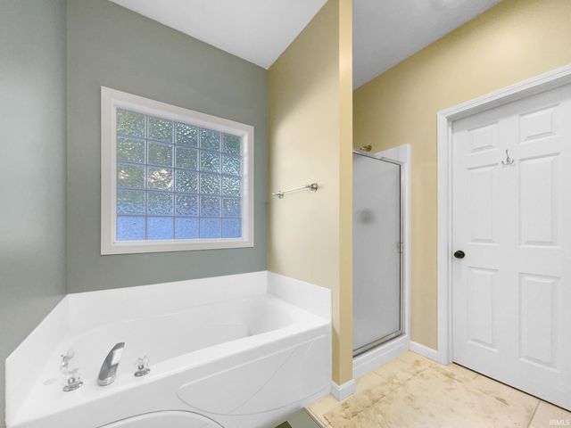 2277 Sagewood Court, Newburgh, IN 47630