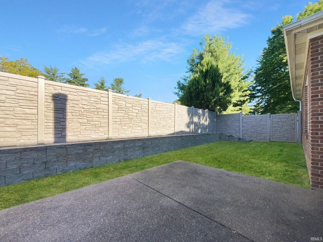 2277 Sagewood Court, Newburgh, IN 47630