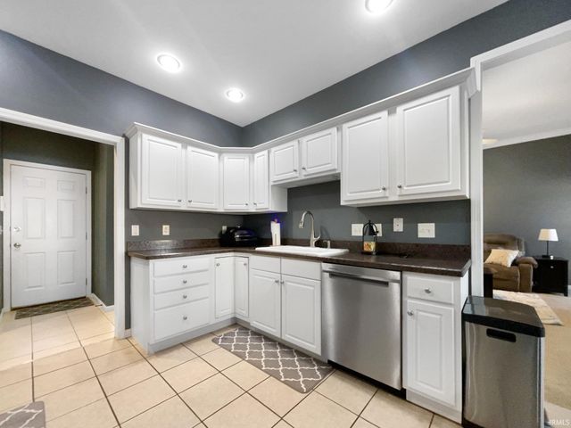 2277 Sagewood Court, Newburgh, IN 47630
