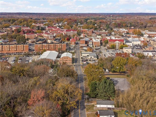 504 Longwood Ave, Farmville, VA 23901