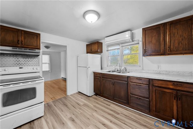 504 Longwood Ave, Farmville, VA 23901