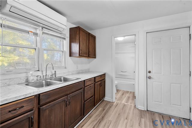 504 Longwood Ave, Farmville, VA 23901