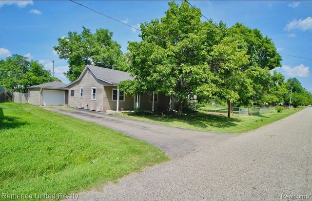 2237 Lincoln Manor Drive, Grand Blanc, MI 48507