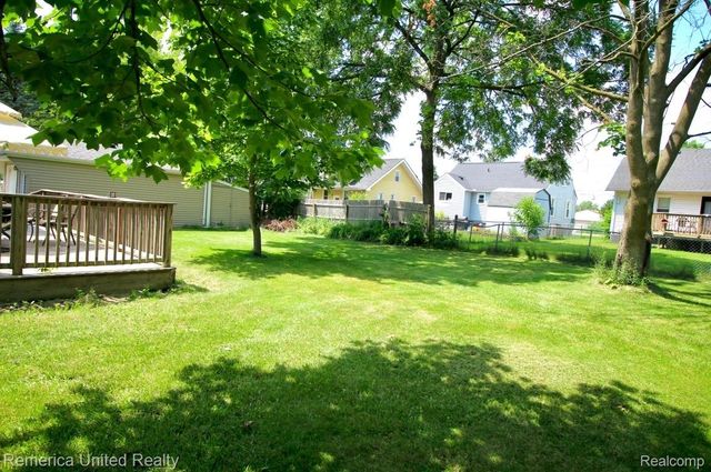 2237 Lincoln Manor Drive, Grand Blanc, MI 48507