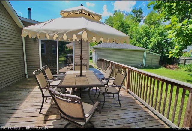 2237 Lincoln Manor Drive, Grand Blanc, MI 48507