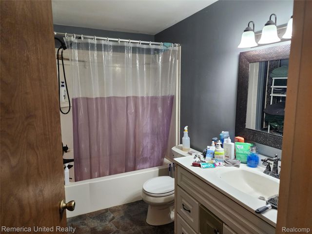 2237 Lincoln Manor Drive, Grand Blanc, MI 48507