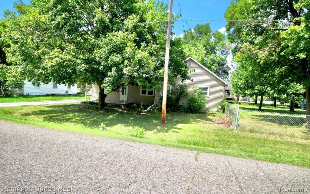 2237 Lincoln Manor Drive, Grand Blanc, MI 48507