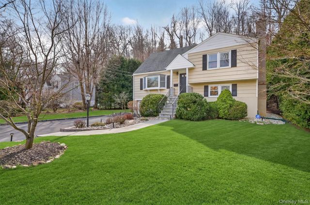 18 Clovebrook Road, Valhalla, NY 10595