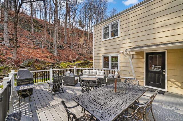 18 Clovebrook Road, Valhalla, NY 10595