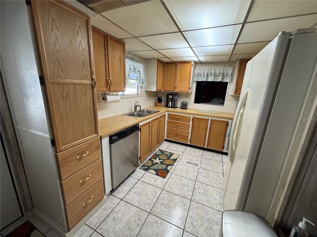 808 53RD AVENUE E 75, Bradenton, FL 34203