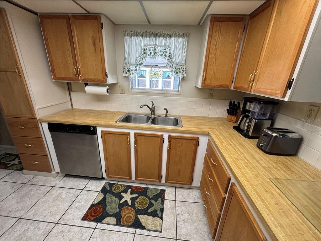 Image 3 of property listing at 808 53RD AVENUE E 75, Bradenton, FL 34203