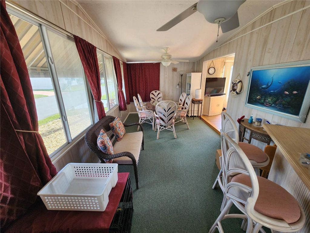 Image 5 of property listing at 808 53RD AVENUE E 75, Bradenton, FL 34203