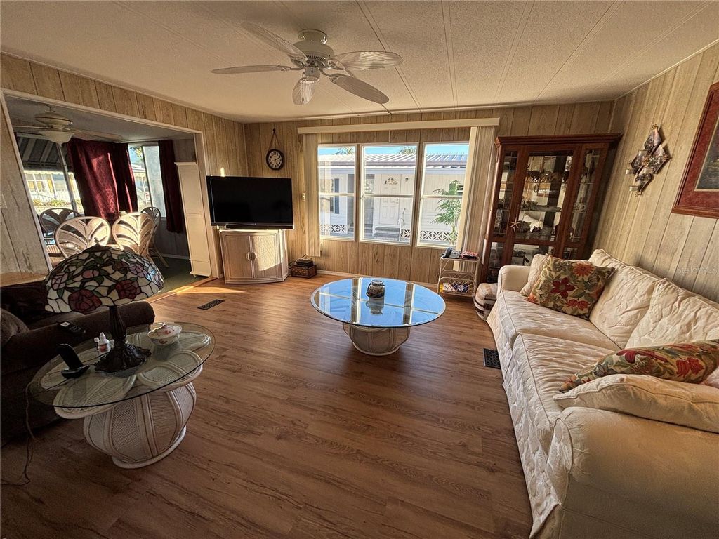 Image 7 of property listing at 808 53RD AVENUE E 75, Bradenton, FL 34203