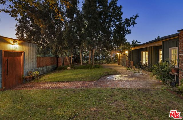 5108 Strohm Avenue, North Hollywood, CA 91601