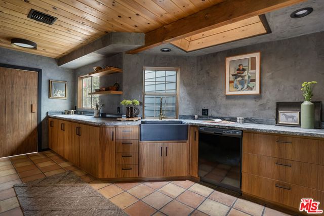 5108 Strohm Avenue, North Hollywood, CA 91601