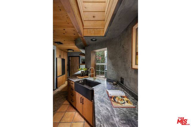 5108 Strohm Avenue, North Hollywood, CA 91601