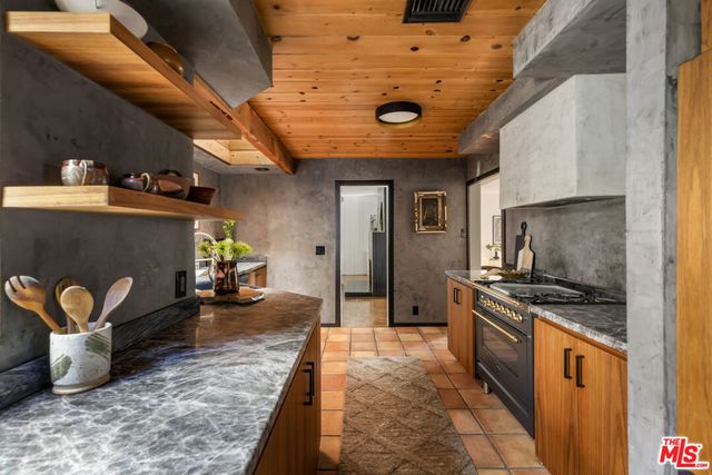 5108 Strohm Avenue, North Hollywood, CA 91601