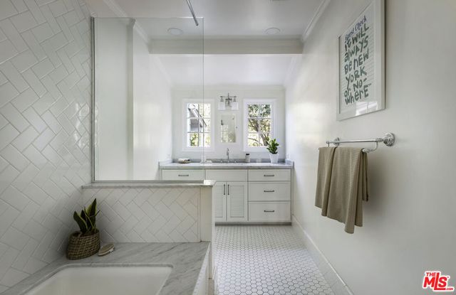 5108 Strohm Avenue, North Hollywood, CA 91601