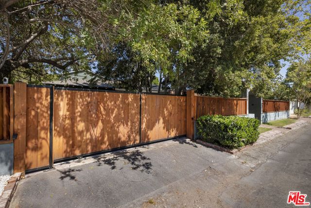 5108 Strohm Avenue, North Hollywood, CA 91601