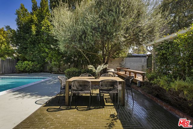 5108 Strohm Avenue, North Hollywood, CA 91601