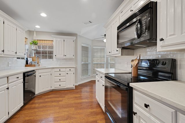 2109 Mayfield Circle, Corinth, TX 76208