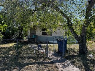 812 E 4th St, Sinton, TX 78387