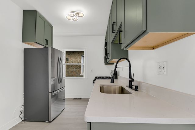 6543 S Francisco Avenue, Chicago, IL 60629