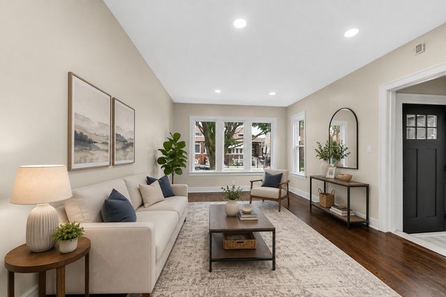 6543 S Francisco Avenue, Chicago, IL 60629