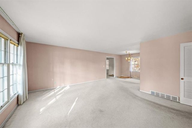 10205 Tracy Avenue, Kansas City, MO 64131