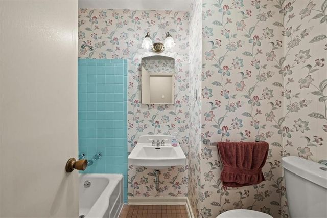 10205 Tracy Avenue, Kansas City, MO 64131