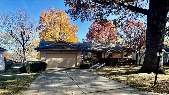 10205 Tracy Avenue, Kansas City, MO 64131