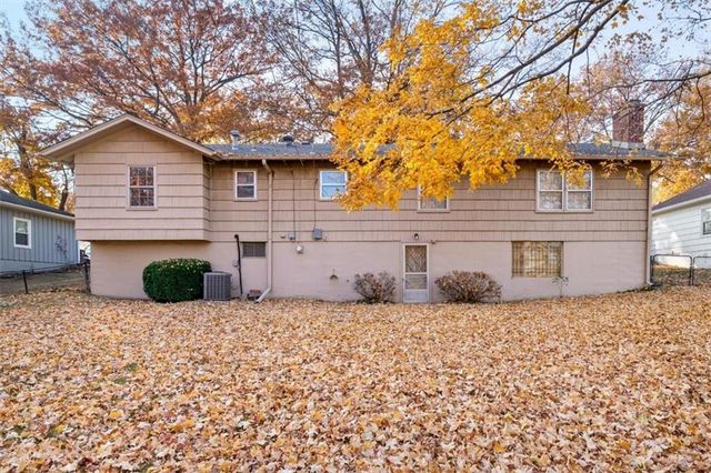 10205 Tracy Avenue, Kansas City, MO 64131