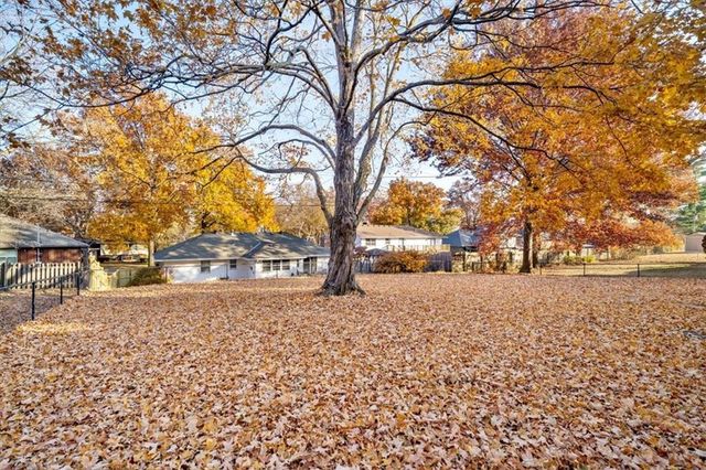 10205 Tracy Avenue, Kansas City, MO 64131