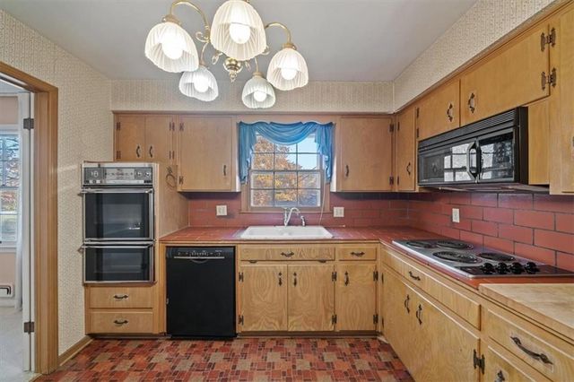 10205 Tracy Avenue, Kansas City, MO 64131