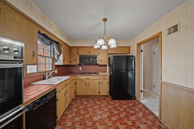 10205 Tracy Avenue, Kansas City, MO 64131