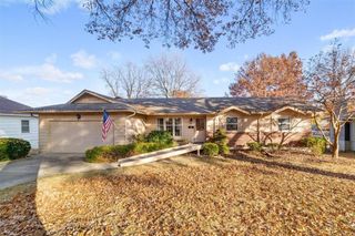 10205 Tracy Avenue, Kansas City, MO 64131