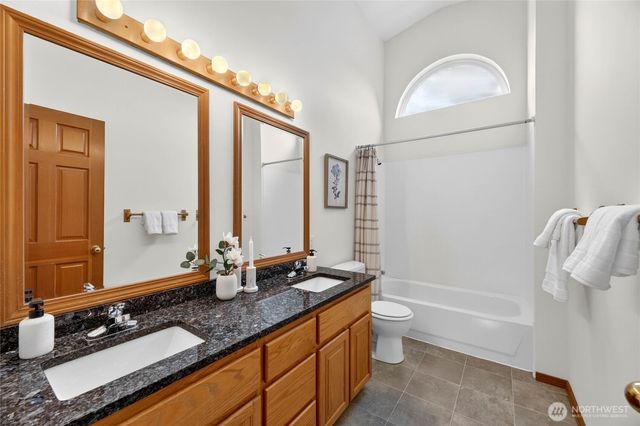 6530 44th Avenue SW, Seattle, WA 98136