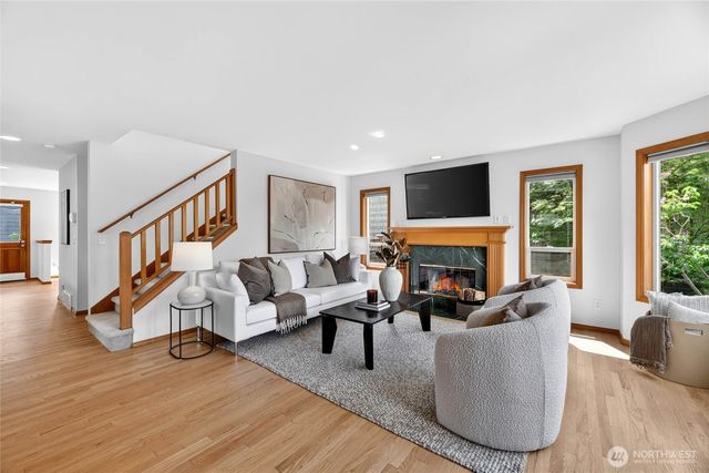 6530 44th Avenue SW, Seattle, WA 98136