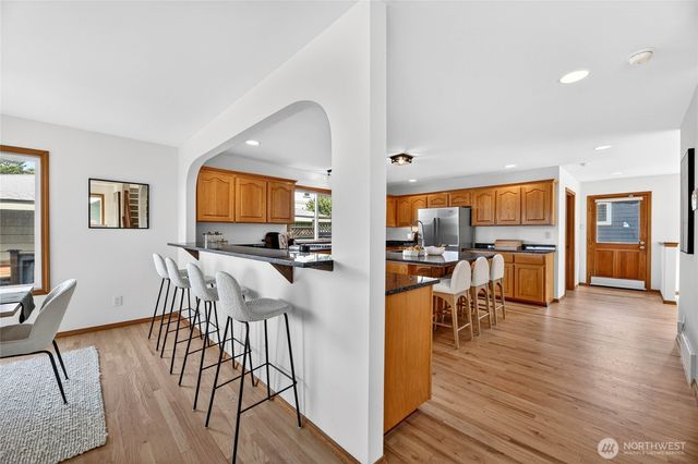 6530 44th Avenue SW, Seattle, WA 98136
