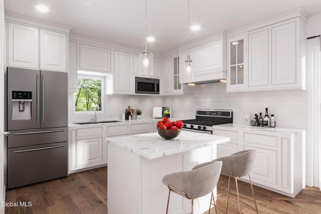 25 Laura Lane, Ravena, NY 12143