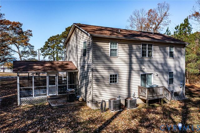 275 Grannys Bar Rd, Hague, VA 22469