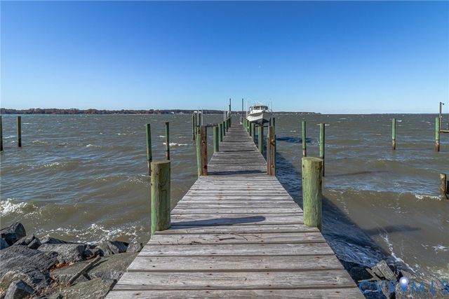 275 Grannys Bar Rd, Hague, VA 22469