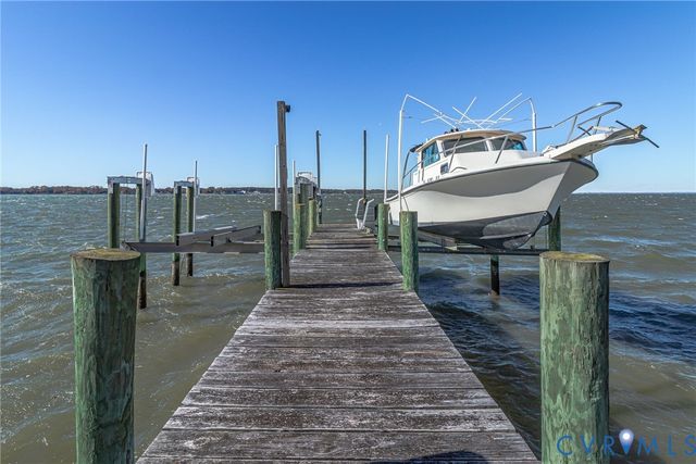 275 Grannys Bar Rd, Hague, VA 22469