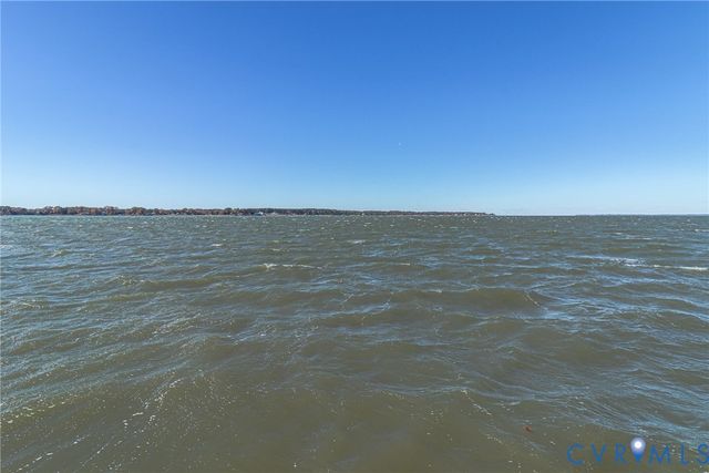 275 Grannys Bar Rd, Hague, VA 22469