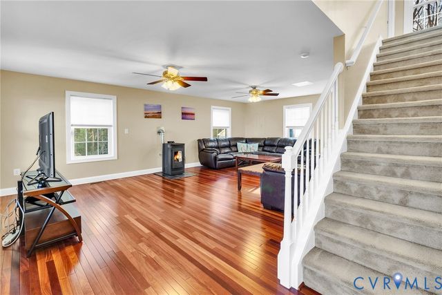 275 Grannys Bar Rd, Hague, VA 22469