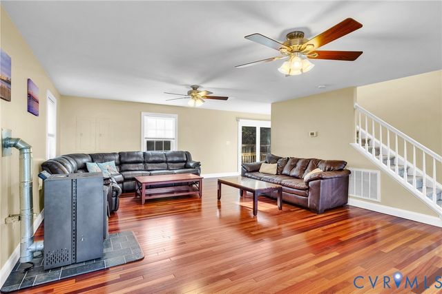 275 Grannys Bar Rd, Hague, VA 22469