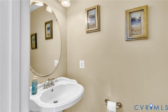 275 Grannys Bar Rd, Hague, VA 22469