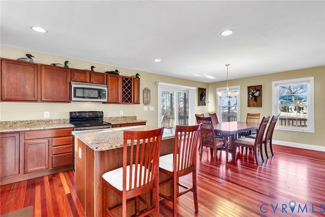 275 Grannys Bar Rd, Hague, VA 22469