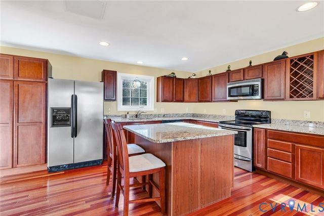 275 Grannys Bar Rd, Hague, VA 22469