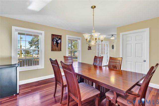 275 Grannys Bar Rd, Hague, VA 22469